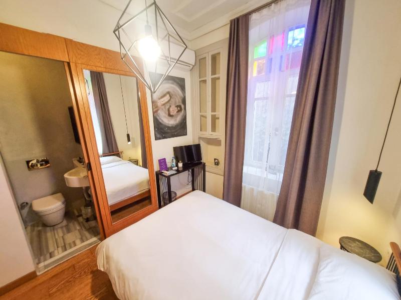 Standard Double Room image 2