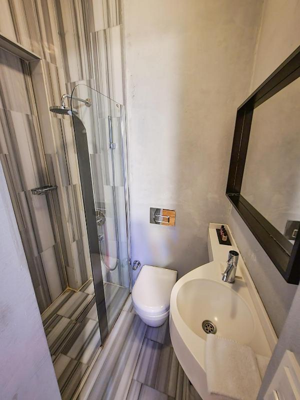 Standard Double Room image 3