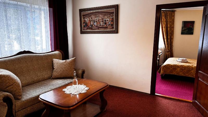 Standard Double Room image 4