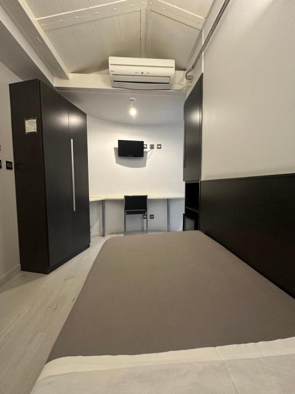 Single Room image 4