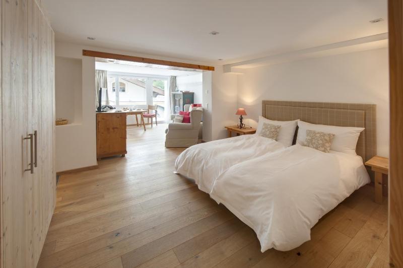 Studio Apartment image 3