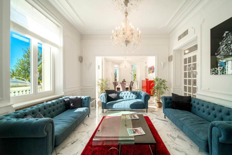 REF 1981 - Cannes Center - Particular town house for rent - image 13
