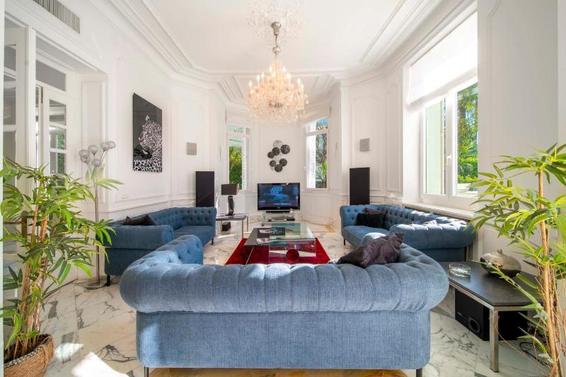 REF 1981 - Cannes Center - Particular town house for rent - image 11