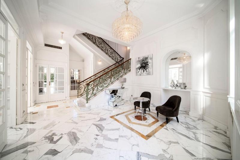 REF 1981 - Cannes Center - Particular town house for rent - image 12