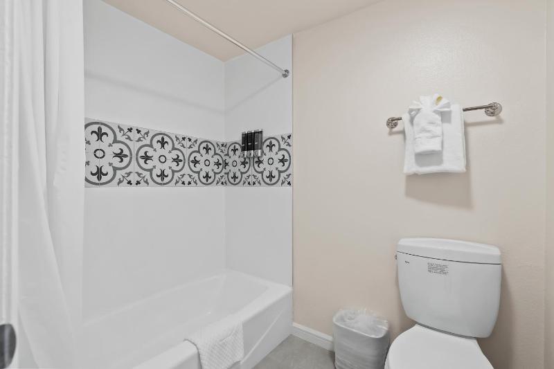 Double Room with Two Double Beds - Non-Smoking image 4