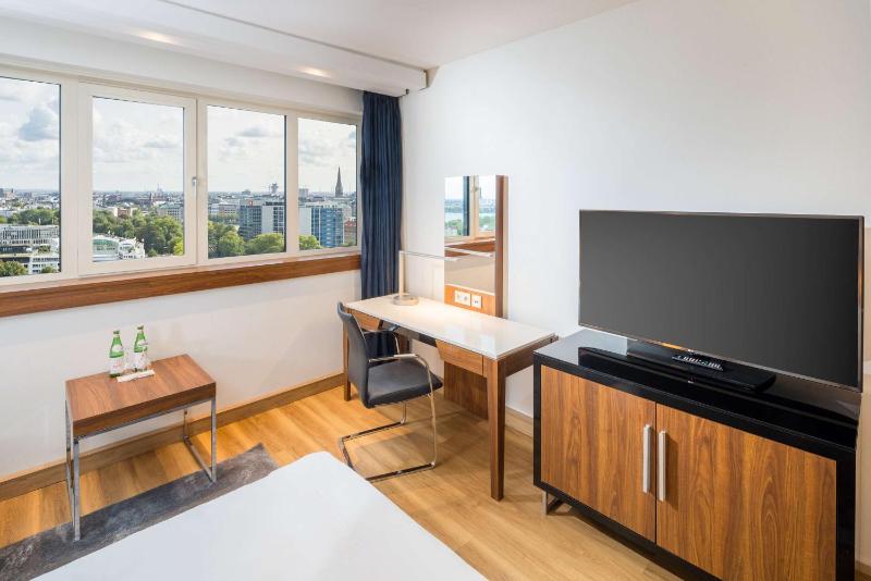 Superior Room with Alster View image 4
