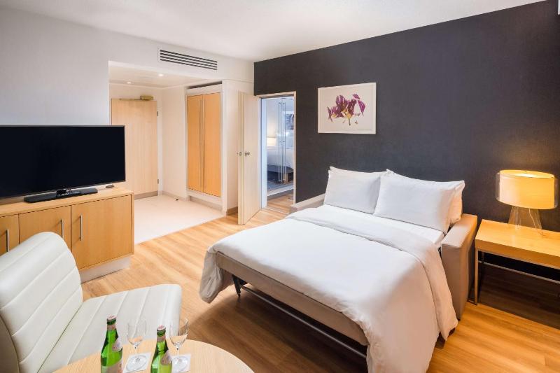 Suite with Park View image 4