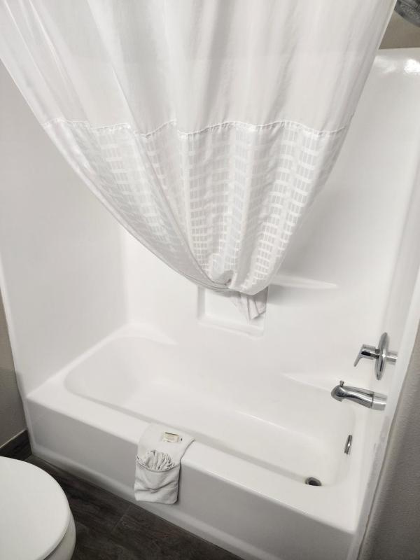 Queen Suite - Non-Smoking image 4