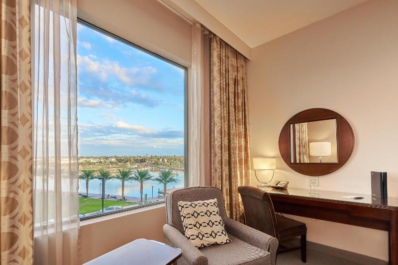 Guest Room, 1 King image 3