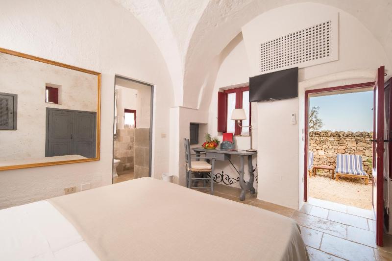 Standard Double Room image 3