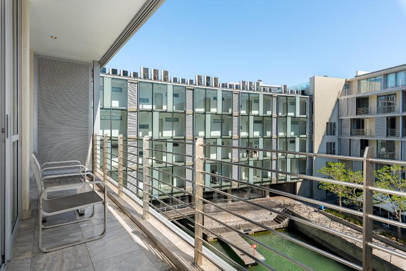 One-Bedroom Apartment image 4