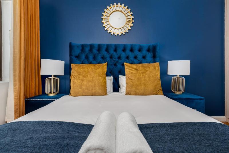 One-Bedroom Apartment image 2