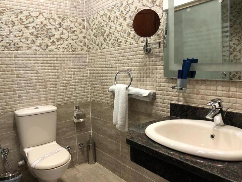 Standard Double Room image 3