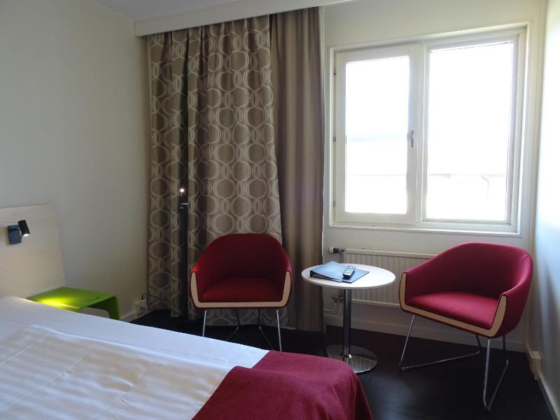 Standard Double Room image 3