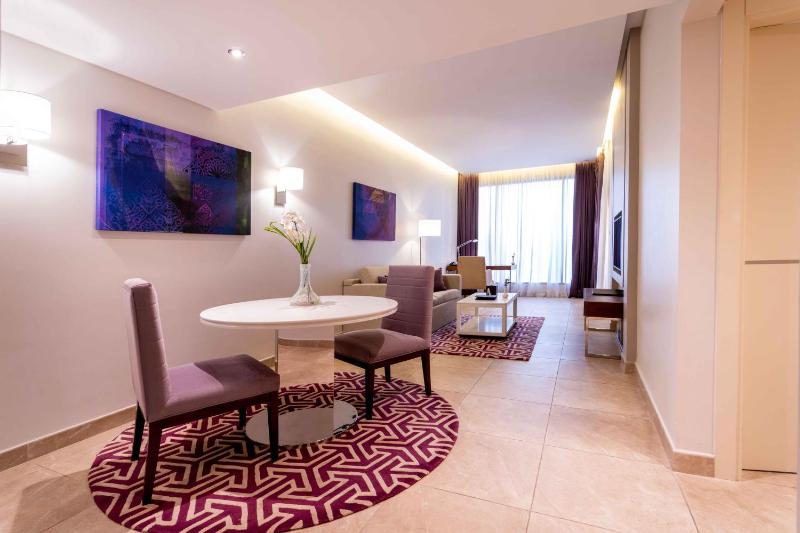 Prestige Two-Bedroom Suite Skyline View - Next to Metro Station, Free Shuttle Beach Transfer image 4