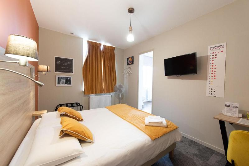 Double Room with Spa Bath image 2