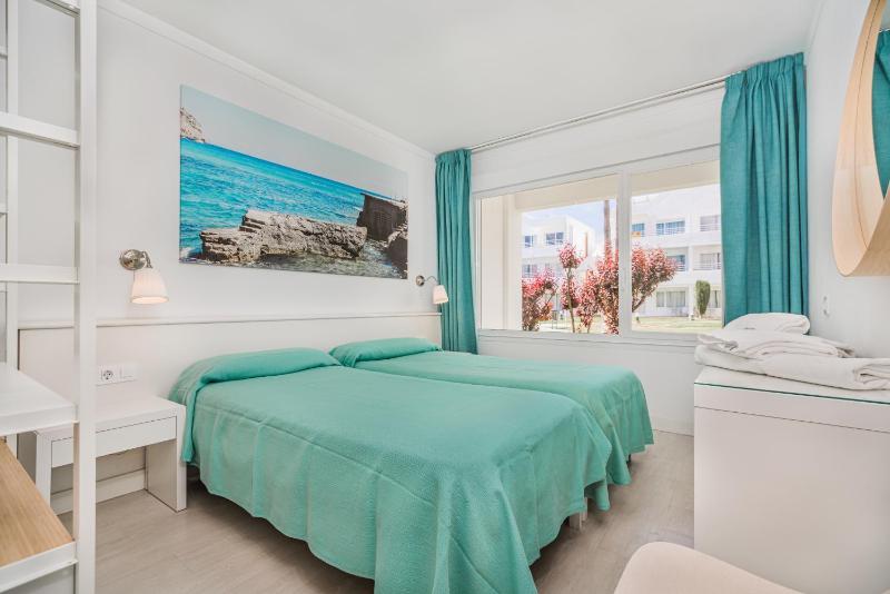 One-Bedroom Apartment image 3