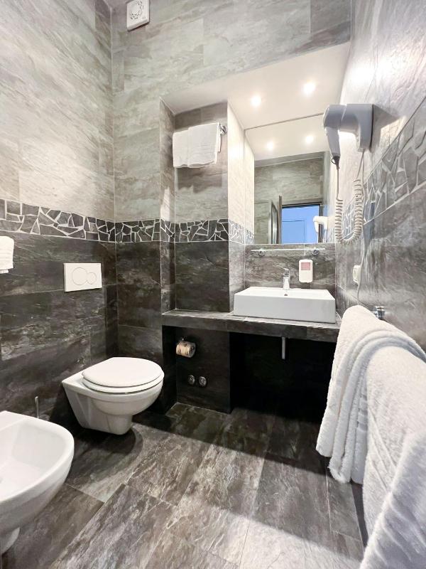 Superior Triple Room image 2