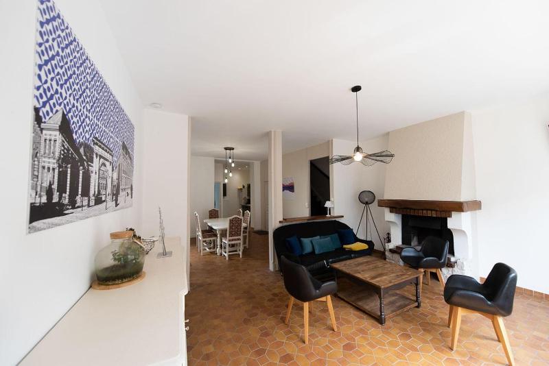 Family Room with Shared Bathroom image 4