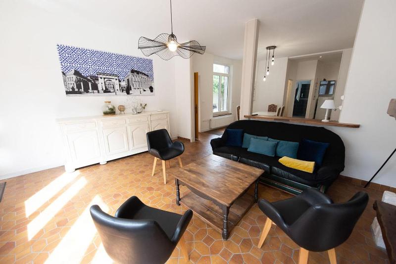 Family Room with Shared Bathroom image 3
