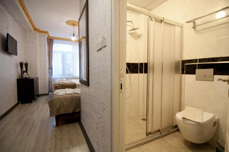 Standard Double Room image 2