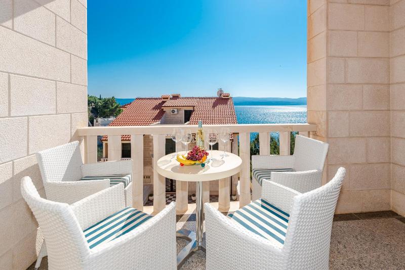 Apartment with Sea View image 2