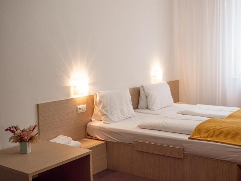 Standard Double Room image 3