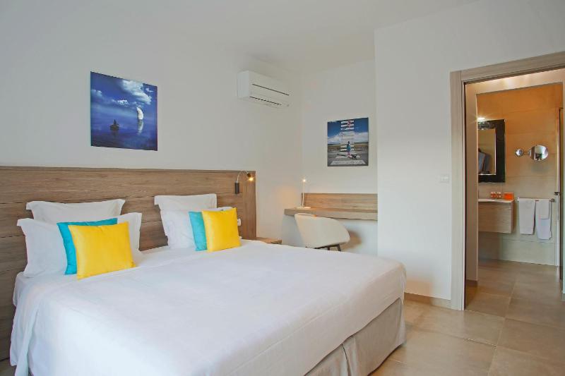 Deluxe Three-Bedroom Villa - Private Pool image 4