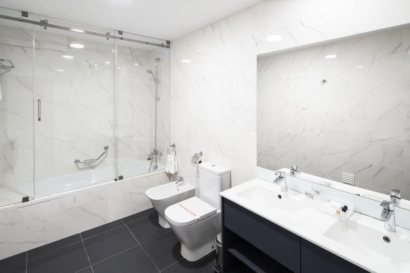 Double or Twin Room with Extra Bed image 2