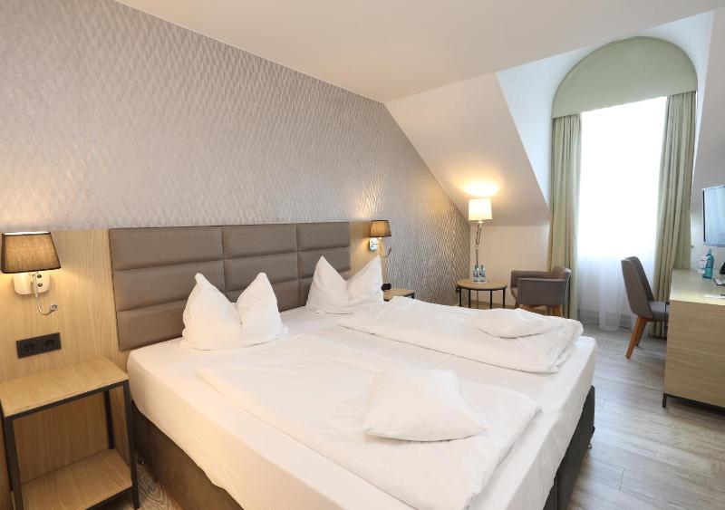 Standard Single Room image 3