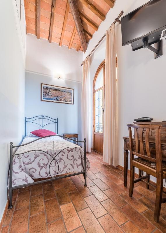 Triple Room image 2