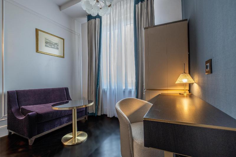 Deluxe Suite, 1 King Bed - View to Sveta Nedelya Square image 4