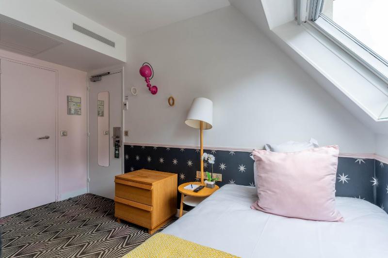 Single Room image 3