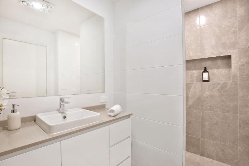 The Coast Beach - Pet Friendly - 2 Mins Walk to Bay - image 2