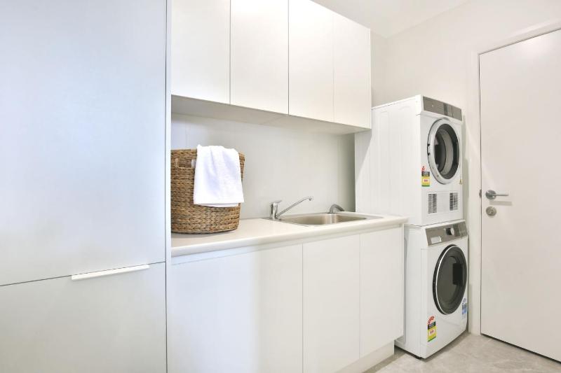 The Coast Beach - Pet Friendly - 2 Mins Walk to Bay - image 21