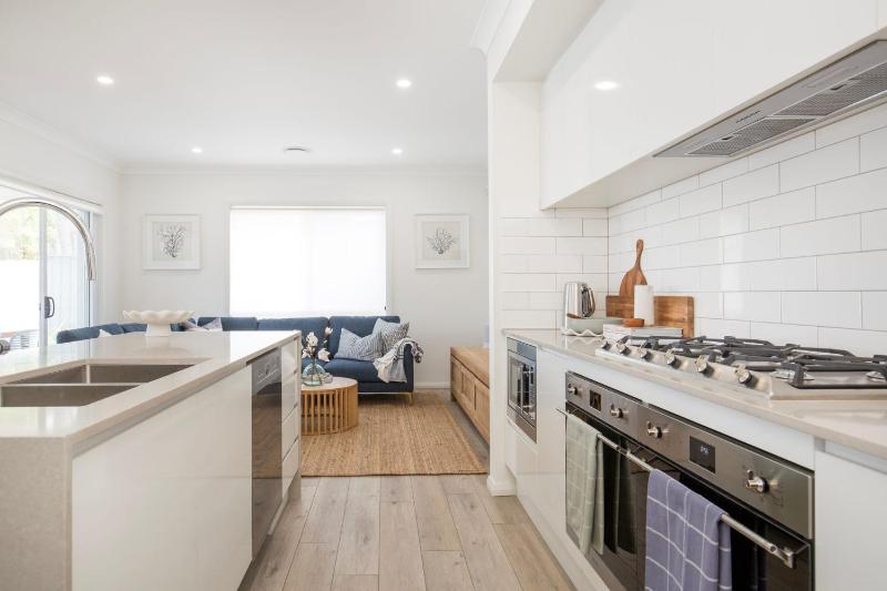 The Coast Beach - Pet Friendly - 2 Mins Walk to Bay - image 18
