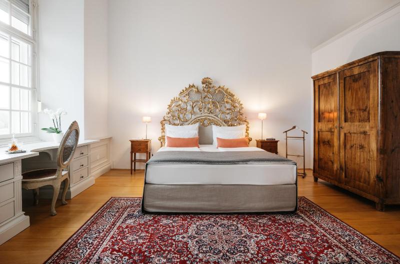 Max Reinhardt Suite image 3