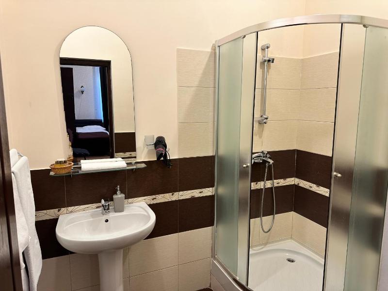 Standard Double Room image 2