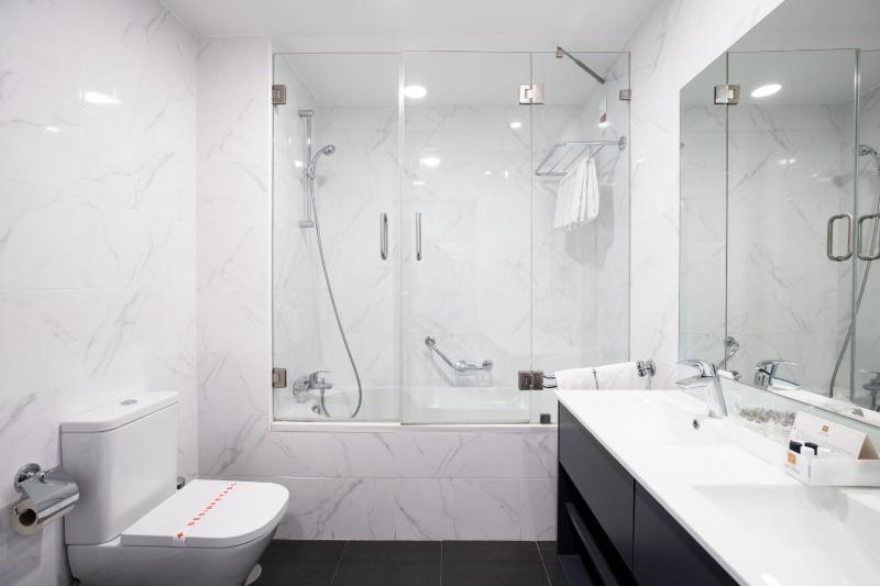 Double or Twin Room with Sanctuary View image 2