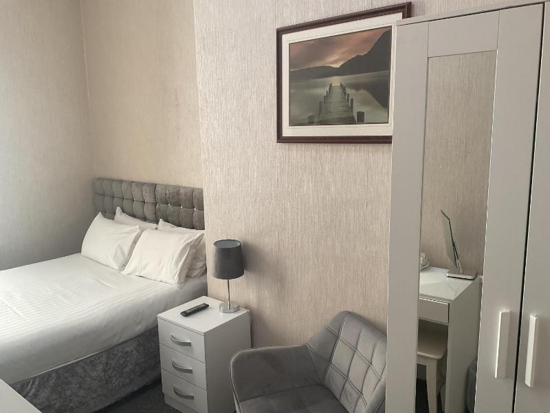 Double Room image 2