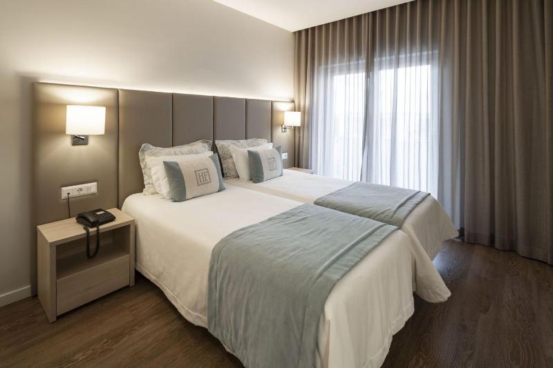 Double or Twin Room image 3