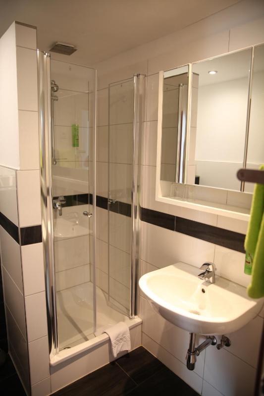 Single Room image 4