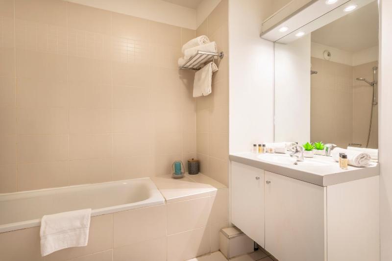 One-Bedroom Apartment image 2