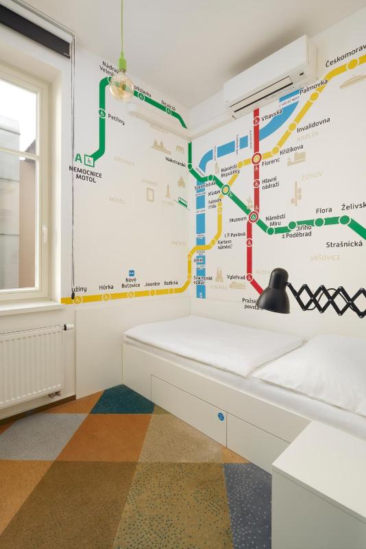 Single Room with Bathroom image 4