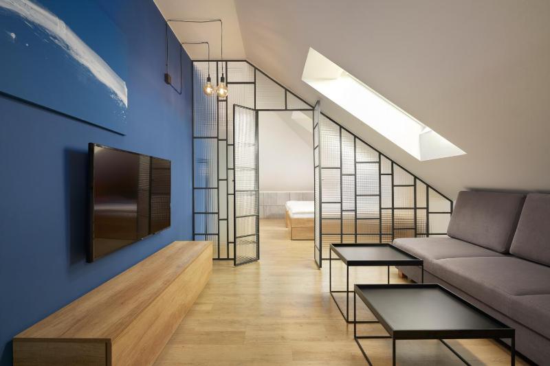 Deluxe Suite image 1