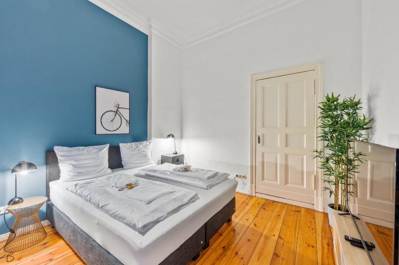 Standard Suite image 1