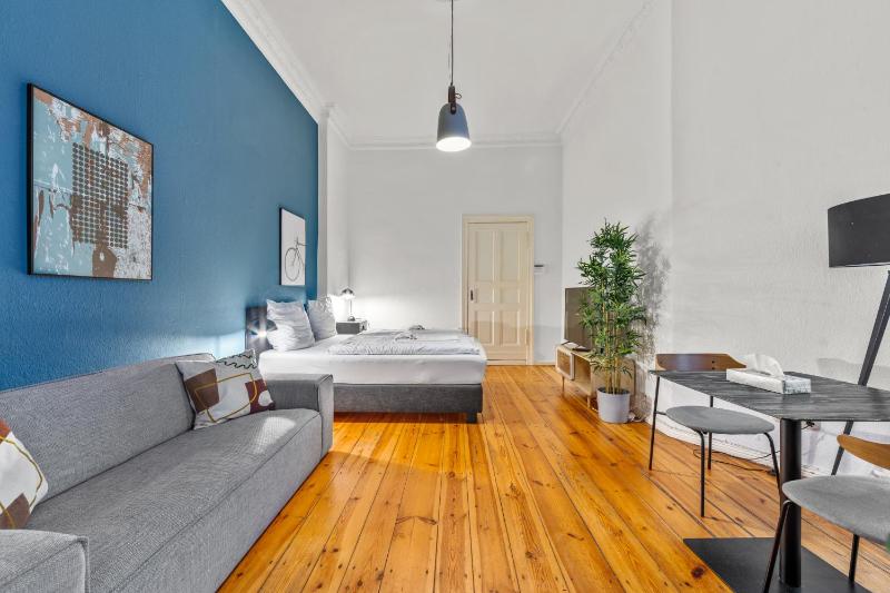Standard Suite image 3