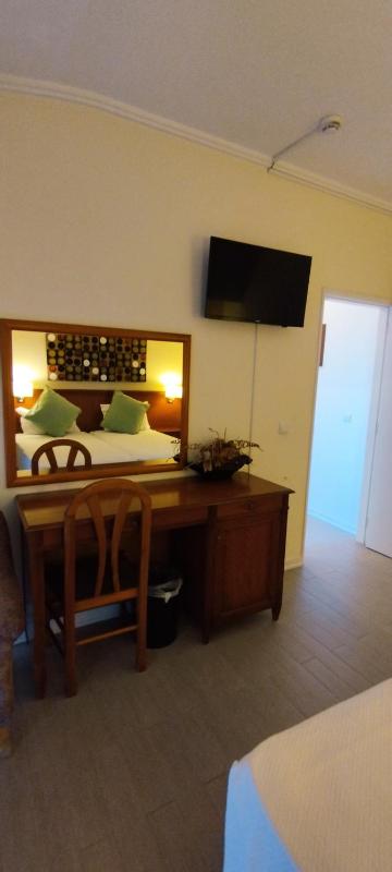 Suite with Sea View image 3