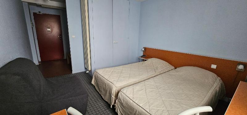 Standard Twin Room image 3