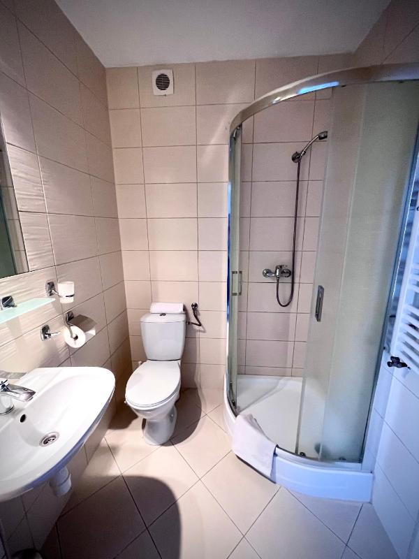 Single Room image 4